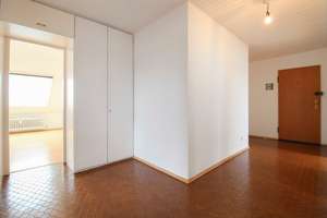 Lichtdurchflutete 3-Zimmer-Dachgeschosswohnung mit Stellplatz in Friedrichsdorf – Die vollständige Adresse der Immobilie erhältst du vom Anbieter., 61381 Friedrichsdorf – Vorschaubild 8