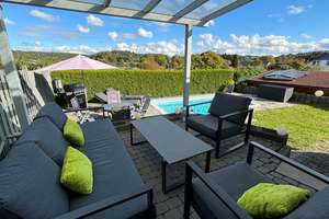 Exklusive Doppelhaushälfte mit Pool, Kamin und Garten – hochwertiges Wohnen nahe Gießen – Die vollständige Adresse der Immobilie erhältst du vom Anbieter., 35418 Buseck – Vorschaubild 2