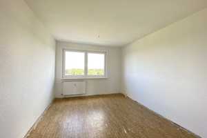 Sonniger Südbalkon mit Blick auf den Innenhof – Klandorfer Straße 28, 12689 Berlin – Vorschaubild 7