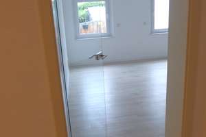 ...mit Miniterrasse und Balkon! - Süße 2-Raum in Schönau – Mühlgasse 1, 9116 Schönau, Chemnitz – Vorschaubild 2