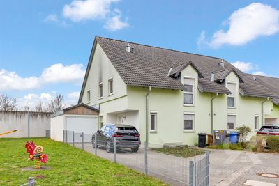 Neuwertige Doppelhaushälfte in Pressath mit hoher Mieteinnahme und sicherer Vermietung an die BRD