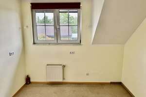 Einfamilienhaus in ruhiger und idyllischer Lage
- Ein Zuhause mit Herz in bester Lage von Rodgau - – Die vollständige Adresse der Immobilie erhältst du vom Anbieter., 63110 Rodgau – Vorschaubild 23