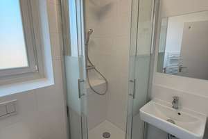 Hochwertig modernisierte 2-Zimmer-Wohnung mit Balkon in Berlin-Zehlendorf – Sachtlebenstraße 47b, 14165 Zehlendorf, Berlin – Vorschaubild 1