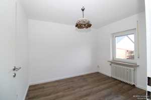 Einziehen & Wohlfühlen – großzügiges Einfamilienhaus 
mit Garten, ideal für Familie, Großfamilie &  – Erlangen-Höchstadt (Kreis) – Vorschaubild 4