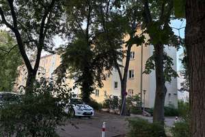 2 leer werdende Eigentumswohnungen im Paket inklusive 5 PKW-Stellplätzen in Berlin-Charlottenburg – Die vollständige Adresse der Immobilie erhältst du vom Anbieter., 10589 Charlottenburg, Berlin – Vorschaubild 2