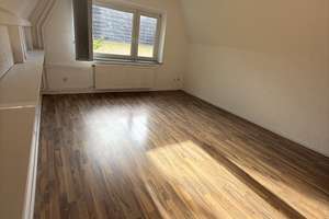 Großzügige 3-Zimmer-Dachgeschosswohnung in freistehendem Haus mit Stadtvilla-Charakter – Paderborner Straße 97, 44143 Kaiserbrunnen, Dortmund – Vorschaubild 2