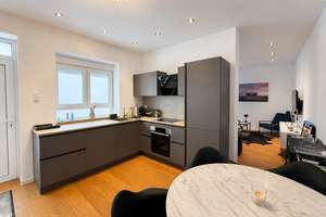 Stilvolle Maisonette-Wohnung mit Balkon, hochwertiger Ausstattung und nur 5 Einheiten – Die vollständige Adresse der Immobilie erhältst du vom Anbieter., 68229 Friedrichsfeld, Mannheim – Vorschaubild 2