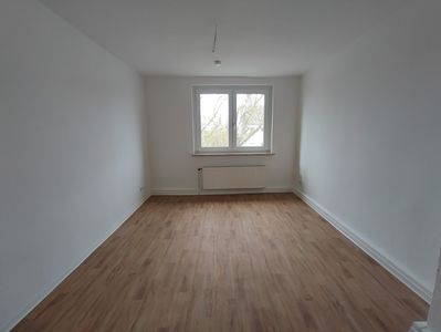 Barrierearm Wohnen: großzügige 5-Raum-Erdgeschosswohnung mit Balkon