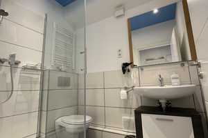 Modernisierte 1-Zimmer-Wohnung mit Einbauküche in Düsseldorf – Aachenerstr. 157, 40233 Düsseldorf – Vorschaubild 4