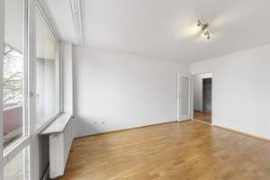 Attraktive 3-Zimmer-Wohnung mit EBK und Top-Anbindung – Nähe BMW & Petuelring – 80809 Am Riesenfeld, München – Vorschaubild 3
