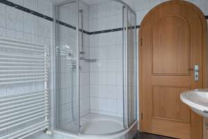 Großzügige 6-Zimmer-Maisonette mit Garten und Pool - Wohnen auf zwei Etagen wie im eigenen Haus – Die vollständige Adresse der Immobilie erhältst du vom Anbieter., 84405 Dorfen – Vorschaubild 17