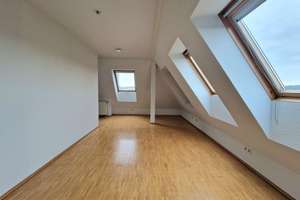 Elegante Maisonette im Dachgeschoss mit offener Wohnküche, Kamin und Loggia – Die vollständige Adresse der Immobilie erhältst du vom Anbieter., 70372 Seelberg, Stuttgart – Vorschaubild 8