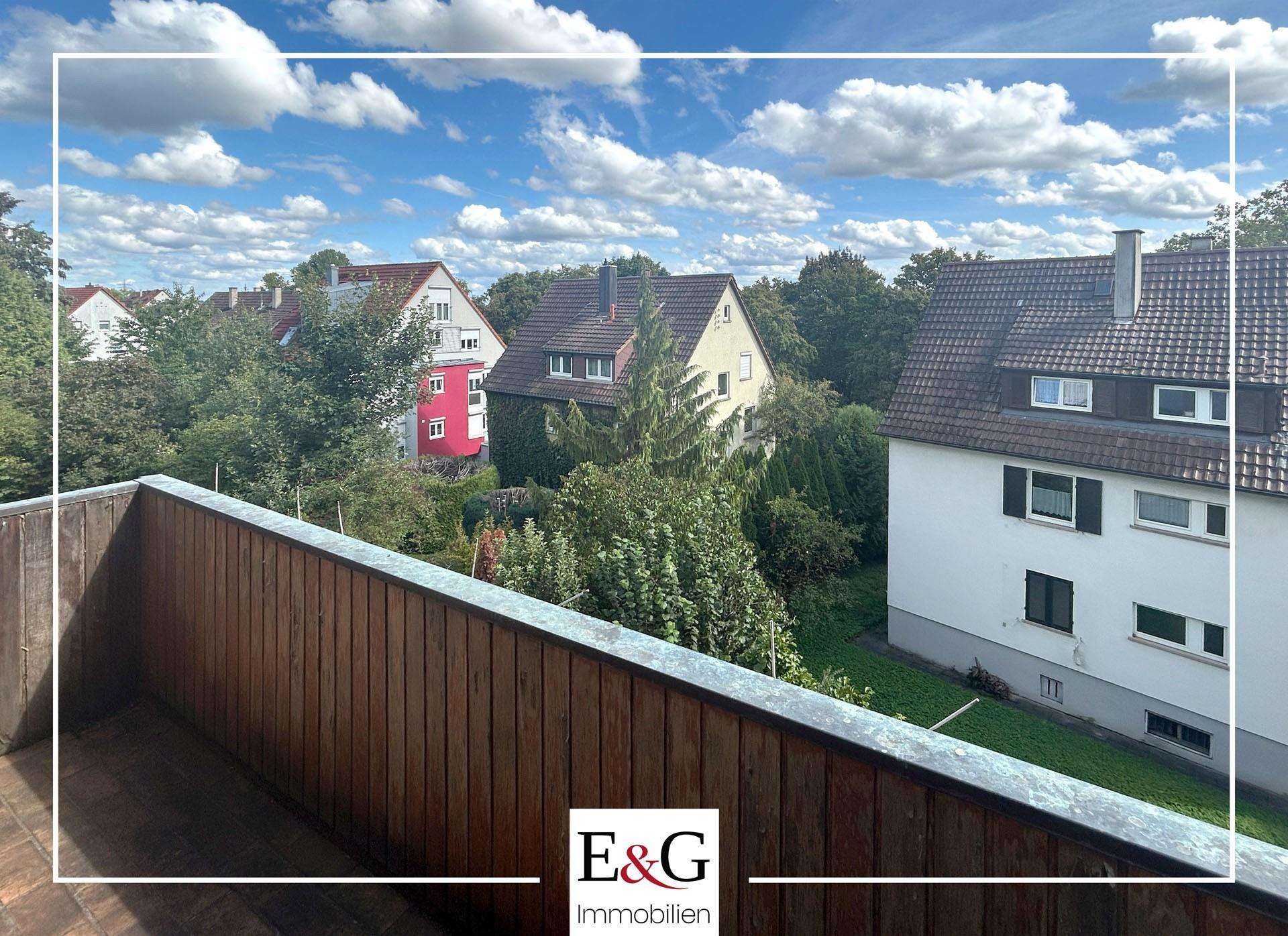 Großzügige, renovierungsbedürftige 4-Zimmer-Wohnung mit Süd-Balkon, Blick ins Grüne und Stellplatz, Stuttgart – Bild 1