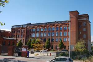 Lichtdurchflutetes Loft im historischen Klinkerbau – hohe Decken, provisionsfrei