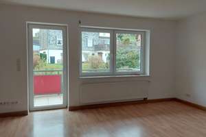 großzügige Wohnung mit Balkon in komplett saniertem Wohnobjekt in guter, zentraler Lage von Siegen – Hambergstraße 43, 57074 Siegen, Siegen – Vorschaubild 3