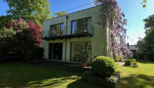 Bild von Klassisch und Modern mit großem Garten als charmante Parkanlage