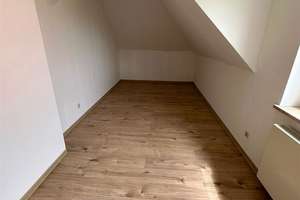 Gemütliche 2-Zimmer mit neuen Laminat und Einbauküche in guter Lage! – Glösaer Straße 28, 9131 Ebersdorf, Chemnitz – Vorschaubild 9