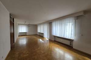 Hochparterre-Wohnung mit großzügigem Balkon!