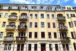 Top aufgestellt mit dieser Wohnung: 3 Zimmer, Aufzug, Balkon, Fernwärme, solides Denkmalobjekt!