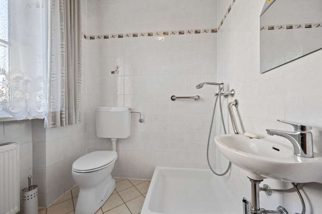 Immobilie in Röhrmoos - Großzügige Doppelhaushälfte mit Potenzial für Ihr Traumzuhause - Bild 4