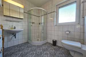 Stilvolles Reihenendhaus mit Gartenidylle, Balkon & Wohlfühlatmosphäre in Bielefeld-Sennestadt – Die vollständige Adresse der Immobilie erhältst du vom Anbieter., 33689 Sennestadt, Bielefeld – Vorschaubild 15