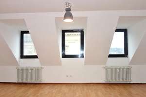 Krefeld - Am Kaiser-Wilhelm Museum, renovierte 2 Zimmer Dachgeschoss Wohnung,  saniertes Wannenbad – Die vollständige Adresse der Immobilie erhältst du vom Anbieter., 47798 Stadtmitte, Krefeld – Vorschaubild 7