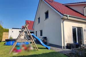 Schöne Doppelhaushälfte aus 2013 mit Carport auf ca. 299 m² Grundstück in ruhiger Lage von Edewecht – Die vollständige Adresse der Immobilie erhältst du vom Anbieter., 26188 Edewecht – Vorschaubild 8
