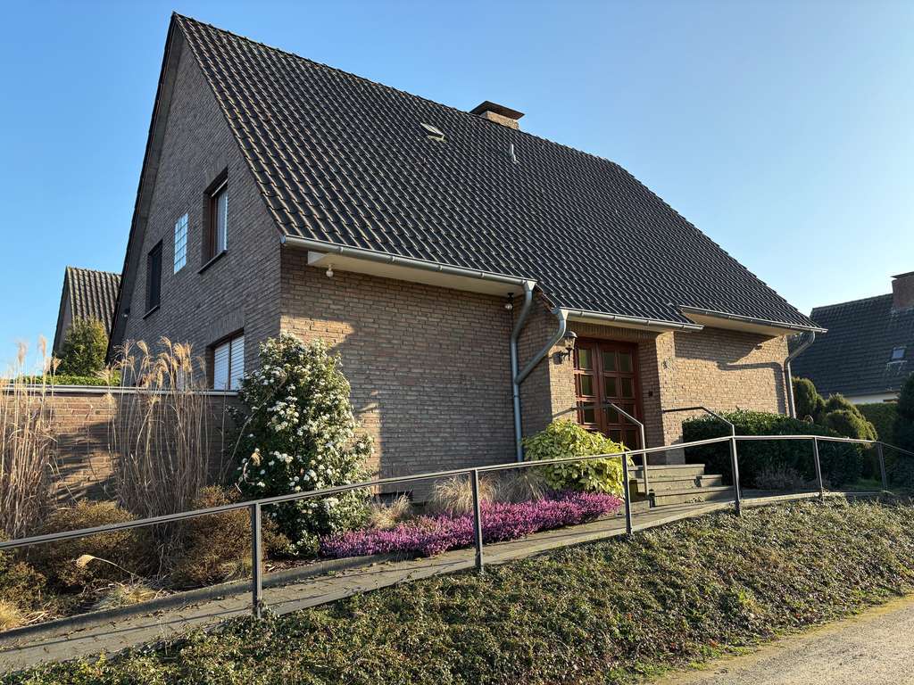 Immobilie in Xanten - Von privat: Geräumiges Ein- oder Zweifamilienhaus in ruhiger und dennoch zentraler Lage in Xanten - Bild 0