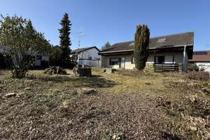 Neubau oder Kernsanierung? Freistehendes 5 1/2-Zimmer-Einfamilienhaus auf riesigem Eckgrundstück – Falkentorstr. 39, 71157 Hildrizhausen – Vorschaubild 1