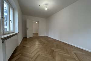 MAXVORSTADT | neu renovierte 2,5-Zimmer-Wohnung mit Wohnküche & Parkett & Balkon & Videosprechanlage – Die vollständige Adresse der Immobilie erhältst du vom Anbieter., 80799 Am alten nördlichen Friedhof, München – Vorschaubild 9