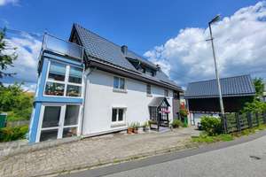 Großzügiges Wohnhaus mit renovierter Einliegerwohnung,  Doppelgarage und gepflegtem Garten! – Die vollständige Adresse der Immobilie erhältst du vom Anbieter., 56581 Ehlscheid – Vorschaubild 2