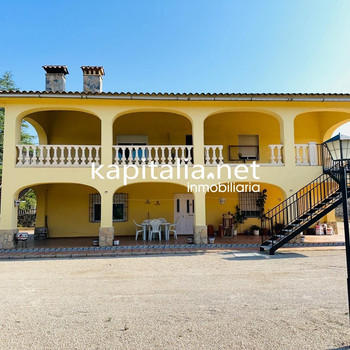 Geräumige Villa zum Verkauf in Agullent Valencia