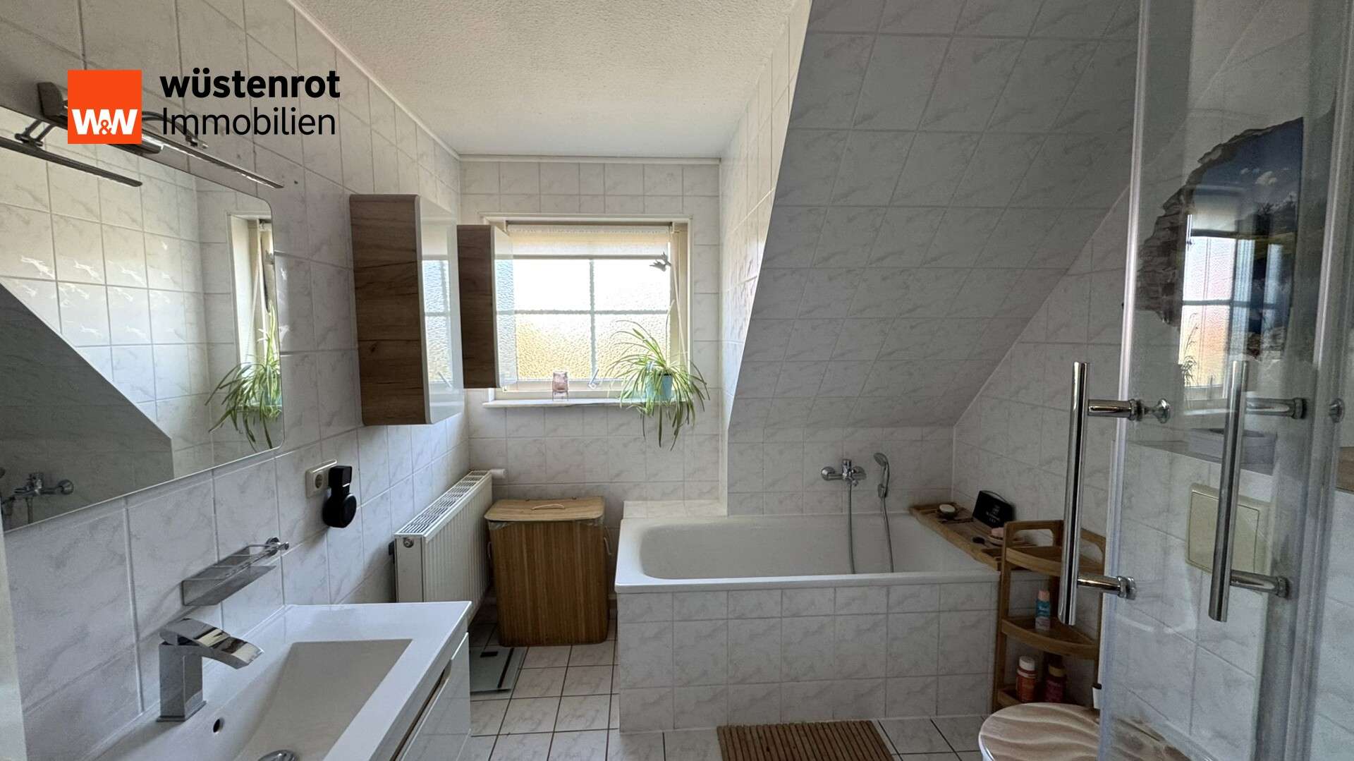 Immobilie in Sanitz - WOW ! Raumwunder - Eigentum statt Miete - RMH kurz vor den Toren Rostocks sucht SIE - Bild 0