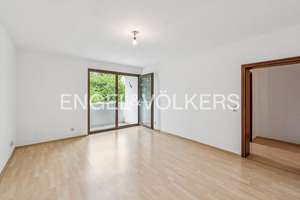 Citynah & bezugsfrei: 2-Zimmer-Wohnung mit Loggia und Blick ins Grüne