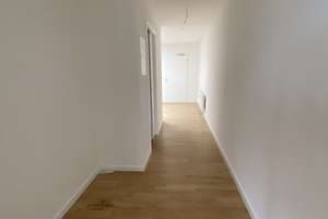 !Trudering * 1 Zimmer * Wohnküche mit EBK * Bad mit Wanne * großer Balkon * Parkett * – Wasserburger Landstr. 8, 81825 Gartenstadt Trudering, München – Vorschaubild 5