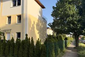 Citynah und ruhig gelegen -.Reihenendhaus im KfW55 Standard mit zwei Stellplätzen - provisionsfrei – Die vollständige Adresse der Immobilie erhältst du vom Anbieter., 13055 Alt-Hohenschönhausen, Berlin – Vorschaubild 2