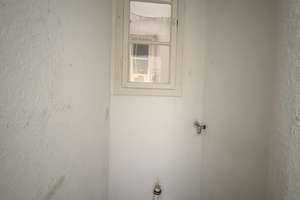 **3-Zimmer-Erkerwohnung mit Balkon zum ruhigen Innenhof direkt an der Düssel** – Karolingerstraße 46, 40223 Bilk, Düsseldorf – Vorschaubild 5