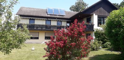 2-Zimmer-Wohnung mit großer Terassse und großem Garten; Landhaus mit nur 4 Wohneinheiten