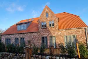 Zum direkt Einziehen: Energieeffizienzhaus 40 plus (Neubau) - 3 Schlafzimmer, Sauna, provisionsfrei! – Die vollständige Adresse der Immobilie erhältst du vom Anbieter., 25813 Husum – Vorschaubild 1