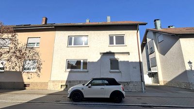 KOMPLETT FREI! Zweifamilienhaus mit Ausbaupotential im DG und Garten zentral in Weingarten!