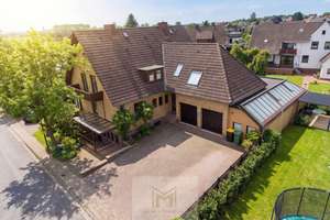 Melanie Kreimeyer präsentiert: 
Nicht gebaut, sondern geliebt: Ein außergewöhnliches Zuhause in Hel – Die vollständige Adresse der Immobilie erhältst du vom Anbieter., 31691 Helpsen – Vorschaubild 2
