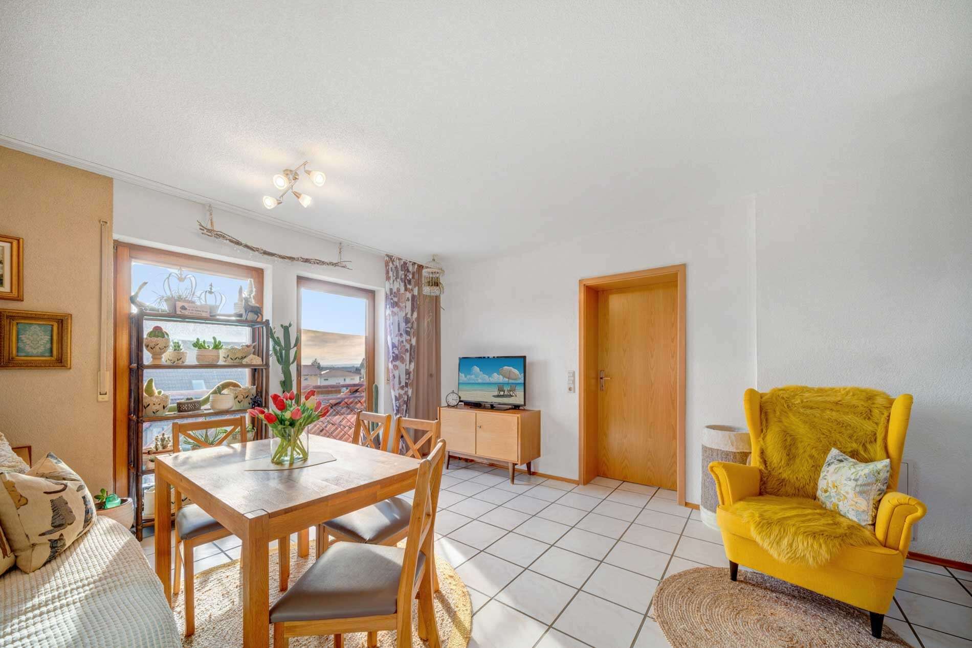 Immobilie in Salem - Attraktives 3-Familienhaus (Mehrgenerationenhaus) mit großer Hauptwohnung in ruhiger Lage von Beuren - Bild 0