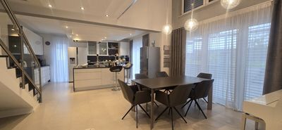 Energieeffizientes Architektenhaus BJ 2017 | Erdwärme | 17-kW-PV | Galerie | 2 Garagen
