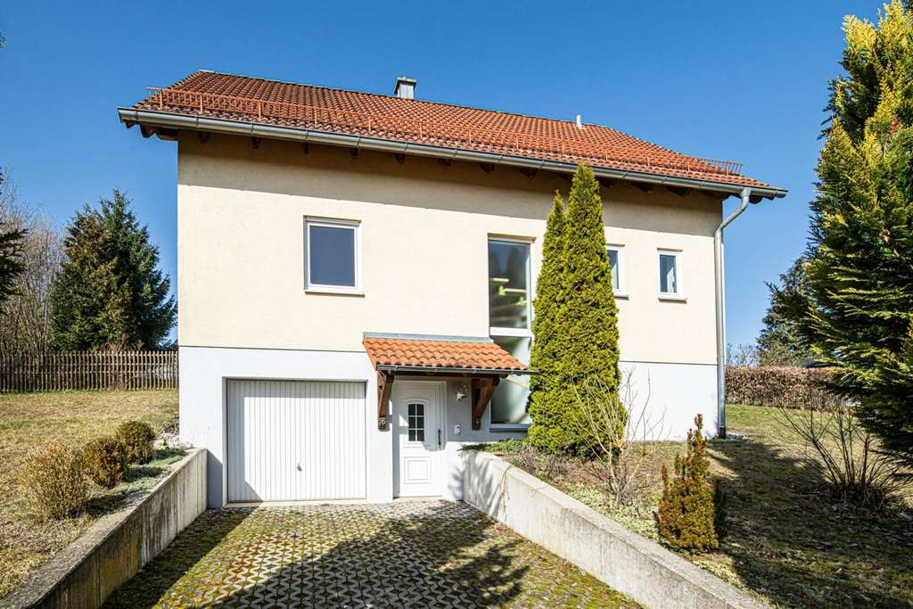 Immobilie in Neunburg vorm Wald - Familiendomizil mit großem Garten in ruhiger Ortsrandlage - Bild 2