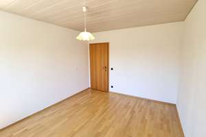 Provisionsfrei: 5-Zi-Einfamilienhaus mit gehobener Innenausstattung und EBK in Krumbach (Schwaben) – Die vollständige Adresse der Immobilie erhältst du vom Anbieter., 86381 Krumbach (Schwaben) – Vorschaubild 23