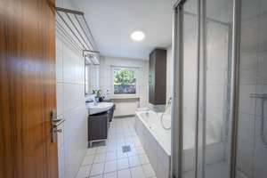 Gepflegter Bungalowcharakter mit ausgebautem Spitzboden, Gartenidylle & Sauna – Die vollständige Adresse der Immobilie erhältst du vom Anbieter., 65207 Naurod, Wiesbaden – Vorschaubild 12