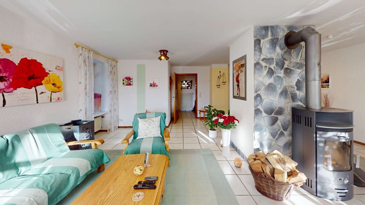 Immobilie in Balve - VR IMMO: Aus Gaststätte wird Wohnhaus – Solides Zweifamilienhaus nach kompletter Sanierung. - Bild 0