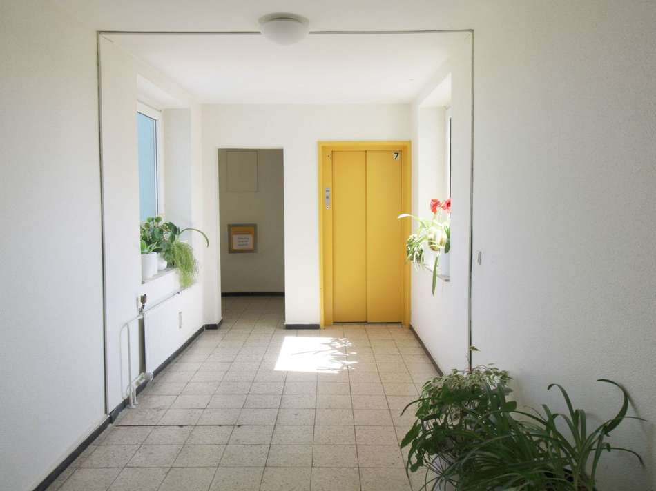 Hauflur mit Fahrstuhl