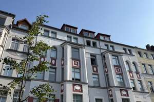 Sehr schöne u. sanierte 4-Zimmerwohnung mit 10 m²- Balkon im Herzen der List