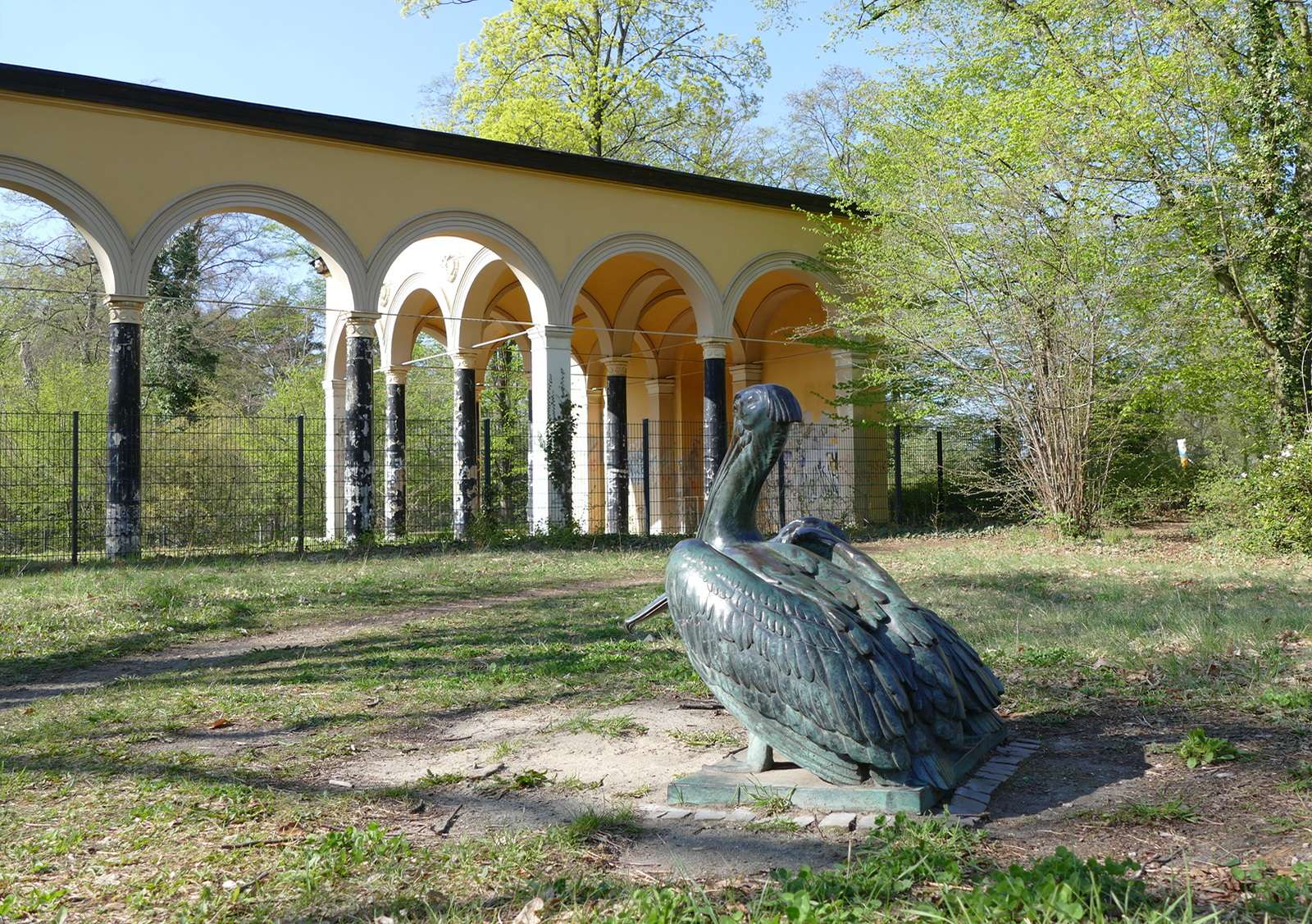 Provisionsfrei für Erwerber: freie Wohnung mit großem Süd-Balkon zum Garten hin, mod.-bedürftig, Berlin – Bild 1